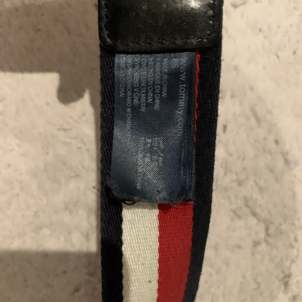 Säljer nu mitt bälte från Tommy Hilfiger, ny pris ligger runt 400kr jag säljer för 250.. Asusteet.
