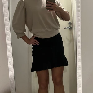 Svart kjol - Kjol i mycket fint skick! 