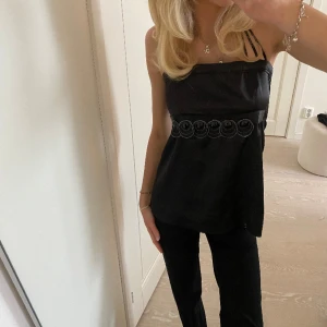 Topp - Så sjukt fin topp från zara som är min mammas gamla och köpt för väldigt länge sedan💕 fin skick