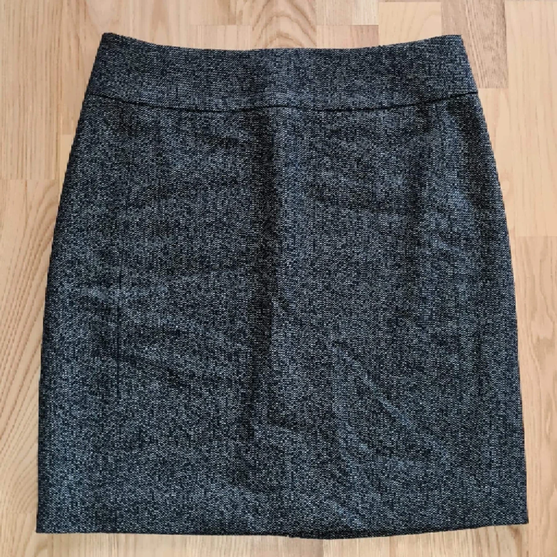 Stockholm varm snygg kjol 60% Ull ,Nyskick Stl 38