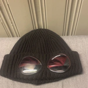 Cp company mössa - Snygg och väldigt skön mössa