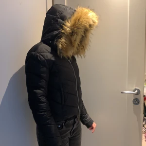 Dunjacka barn dam 160 - Dunjacka Svea Whitehorse  nyskick, nästan aldrig använd. Mycket fin och varm.