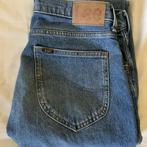 Säljer Lee jeans, skick 8/10 är det något ni undrar så tveka inte att fråga⭐️ 