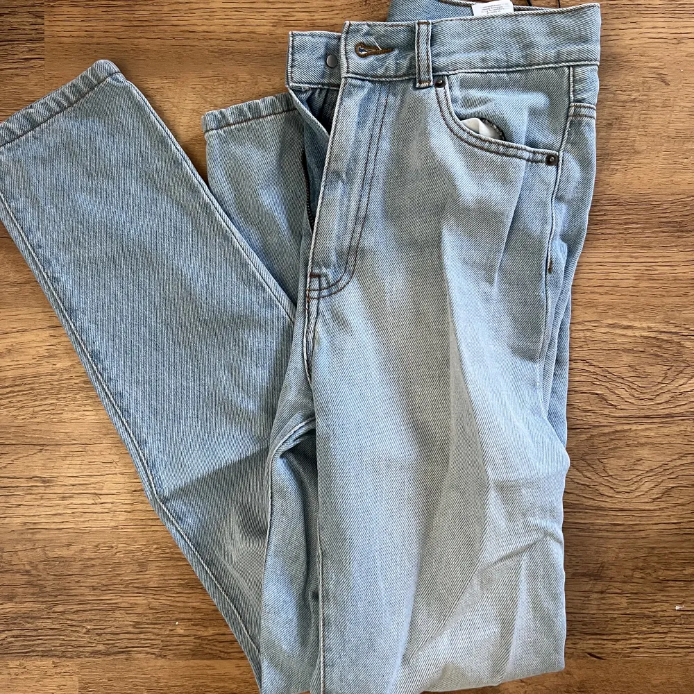 Helt nya jeans från Dr Denim! En rak modell💙. Jeans & Byxor.