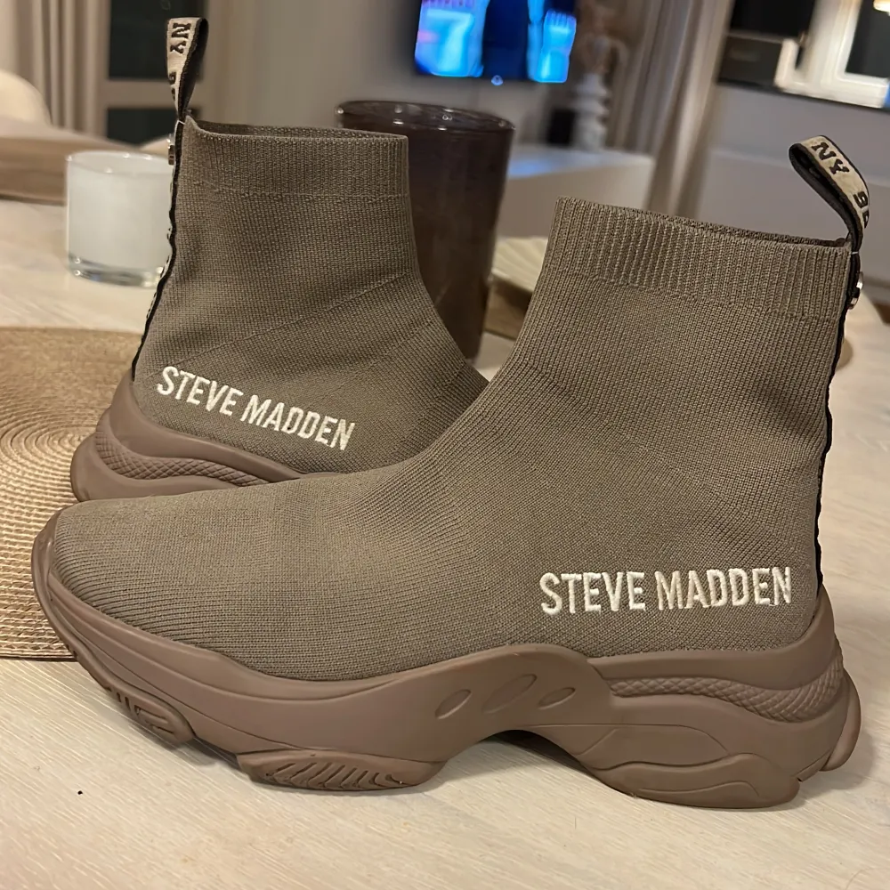 Steve madden skor, supersköna. Använda några gånger. Strl 38. Beige/bruna/gröna . Skor.