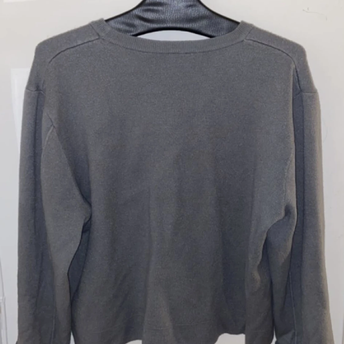 Mörkgrön/grå tröja  - 90