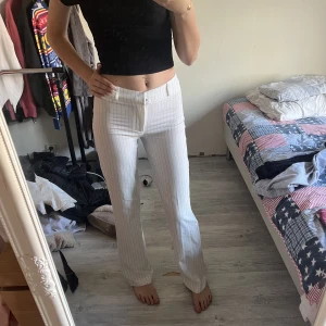 Kostymbyxor  - Jätte fina och sköna kostymbyxor, aldrig använd dom🥰