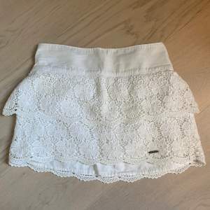 Superrrr söt mini kjol från hollister! Säljer pga för liten 🫶