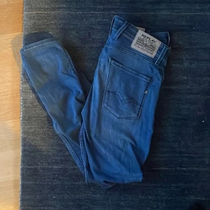 Replay jeans  - Riktigt snygga replay jeans. Skriv till mig om du vill ha fler bilder eller funderingar.