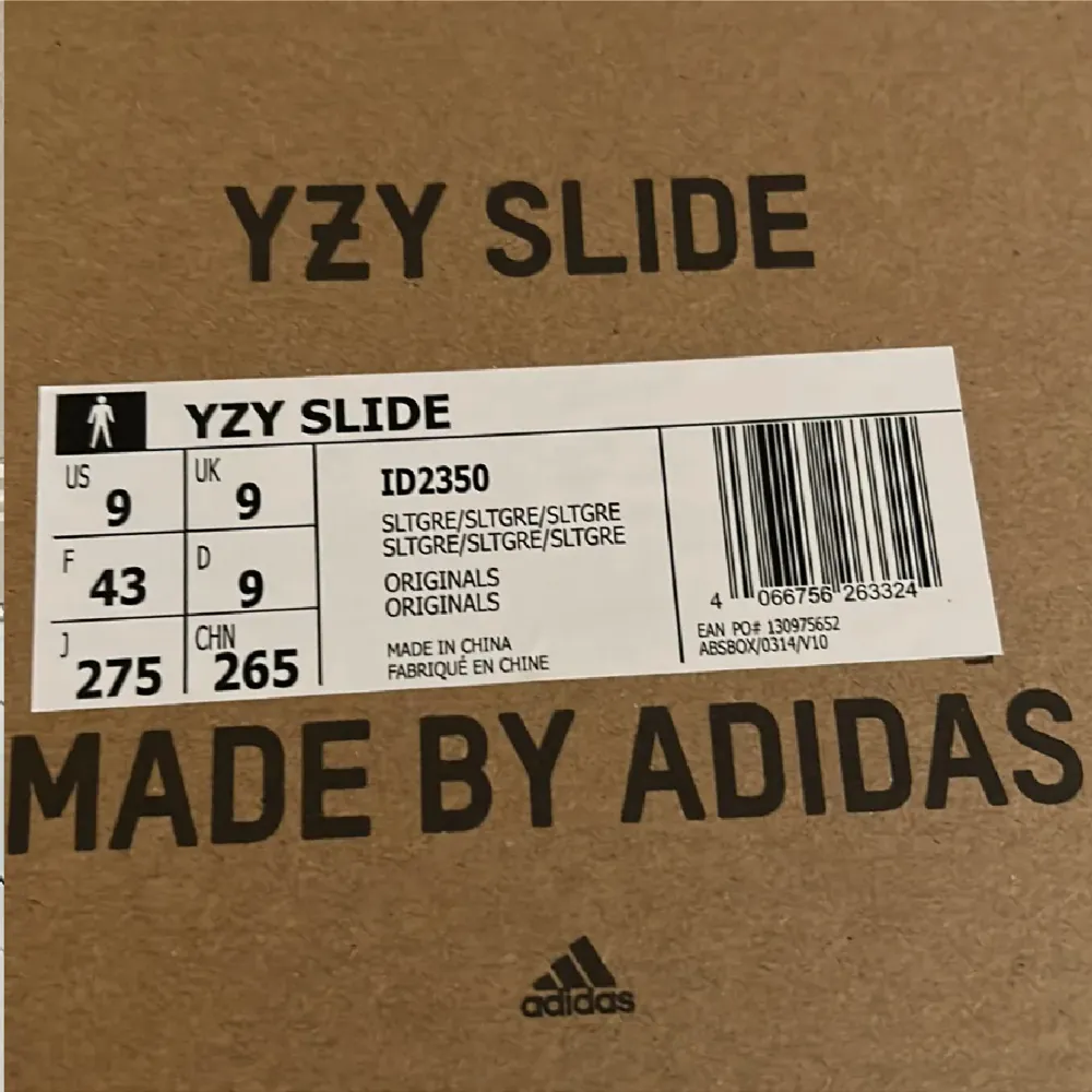 Yeezy slides slate grey köpta på adidas CONFIRMED.. Skor.