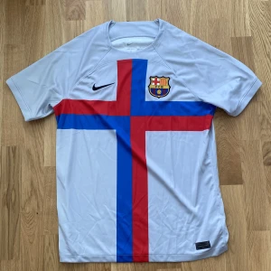 Barcelona - Helt ny. Skicka för frågor eller fler bilder