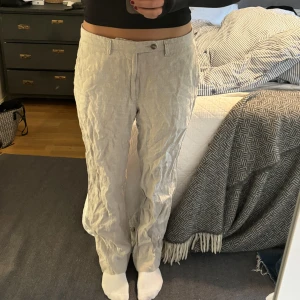 Lågmidjade linnebyxor - Snygga linnebyxor, köpta vintage🤍 I herrstorlek men motsvarar än 36/38 i dam. (Behövs strykas på)