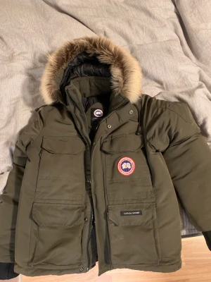 Canada Goose jacka - Canada Goose expedition herr. Storlek s men sitter som m.