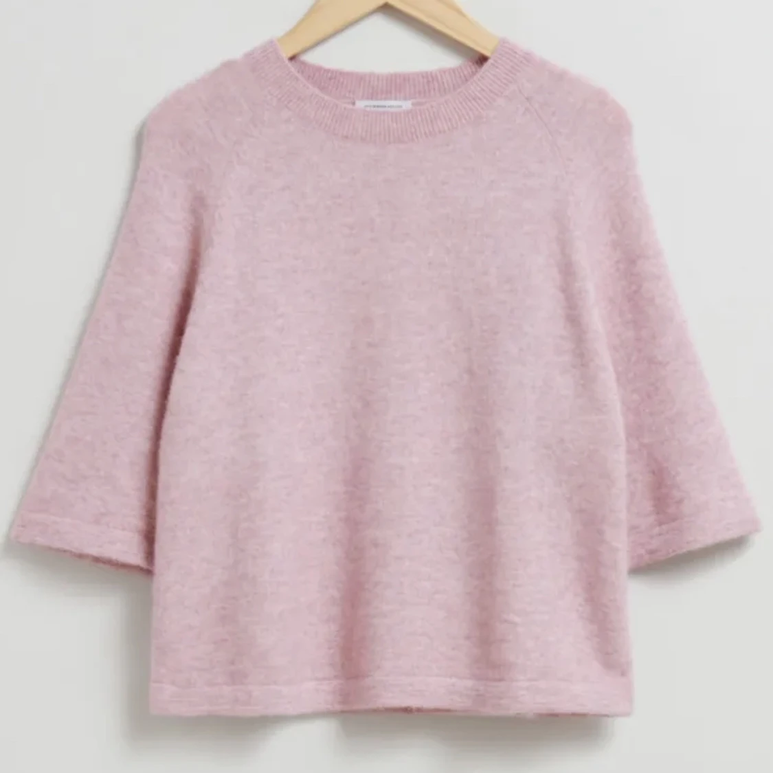 Rosa stickad t-shirt