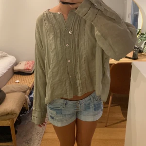 Zara sommar topp - En pastell grön tröja som är lite genomskinlig och perfekt som bikini cover up❤️ men också perfekt för vanlig sommar tröja💗 har inte använt alls 