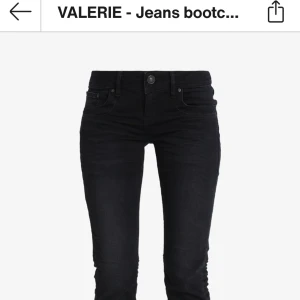 Valerie bootcut jeans 🤩🤩 - Säljer dessa ur snygga jeansen från zalando❤️‍🔥verkligen skit fina❤️‍🔥❤️‍🔥ordinarie pris 828 och är tillfälligt slutsålda 