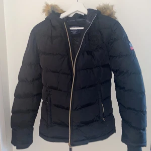 Vinterjacka - Superfin vinterjacka! Använd fåtal gånger i bra skick!