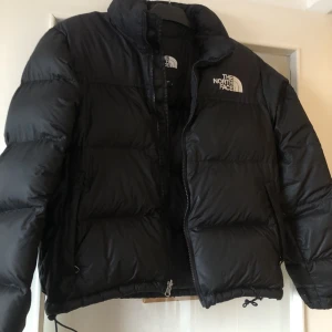The North Face jacka  - Jacka i super bra skick! Storlek L i dam men skulle säga att den sitter som en M! 