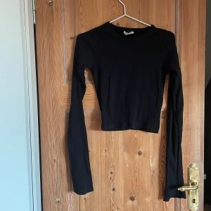 adsgn tröja - svart långärmad tröja från adsgn en M men sitter mer som en S