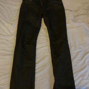 Fina levi’s 502 tapered fit jeans som är använda en gång storlek W29 L32 