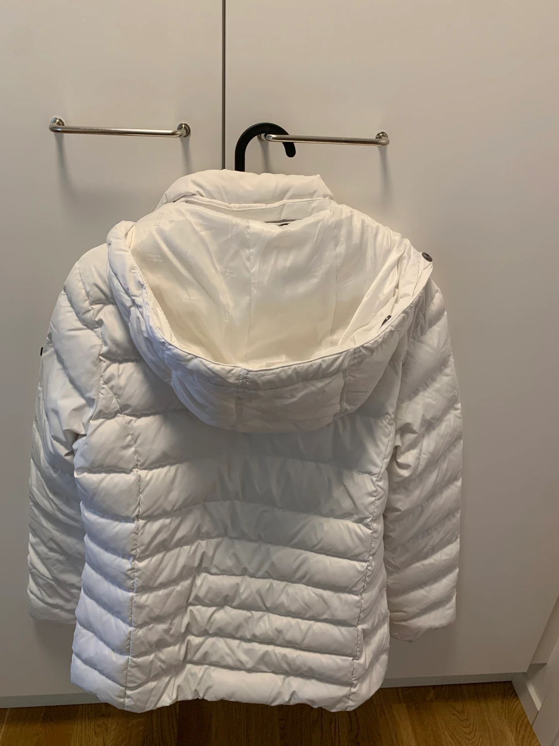 Vit hilfiger jacka - 90