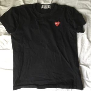 Cdg tshirt - Storlek M fits S 