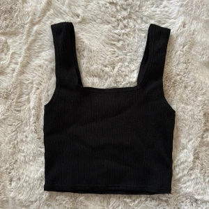 Ribbad topp - Säljer denna topp från hm, använd några fåtal gånger🙌🏼