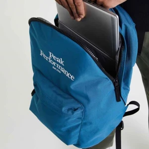 Helt ny Peak Performance ryggsäck!! - Helt ny Peak Performance ryggsäck! Väldigt trevlig färg och modell!