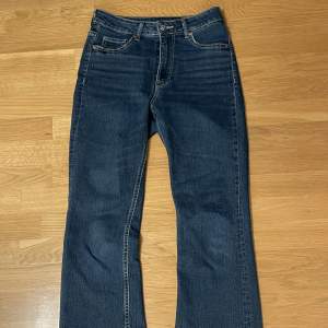 Ankle jeans från H&M i storlek 38
