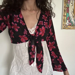 Blommig kofta - Blommig fin kofta❤️💕❤️