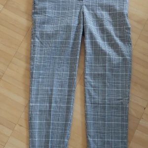 Kostymbyxor - Rutiga kostymbyxorfrån H&M, använd endast 1 gång.