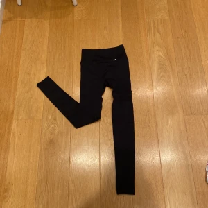 Stronger  - Säljer mina snygga stronger som aldrig har använts.