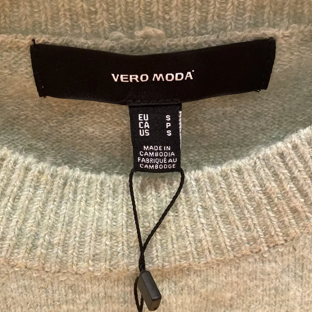 Säljer nu min snygga ljus gröna Vero moda tröja säljer på grund av fel storlek.. Stickat.