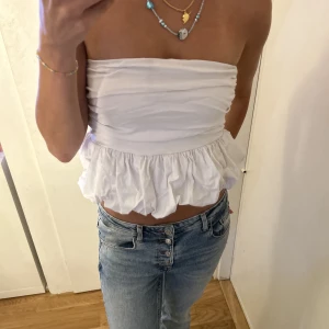 Zara topp - Säljer denna Tubtopp från zara köpt för några år sen❤️strl s men liten i storleken