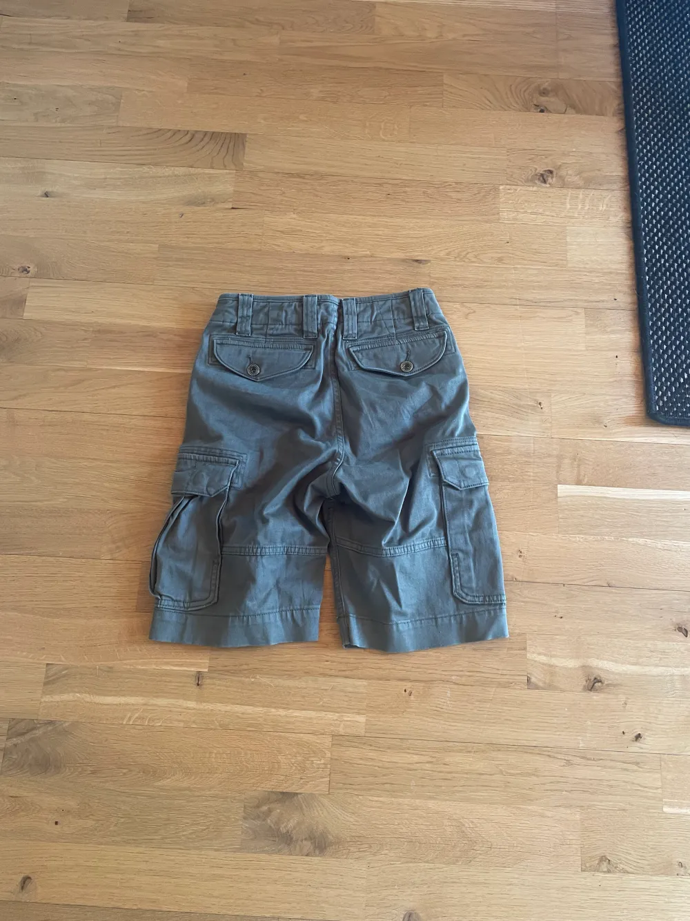 Dessa shorts är i nyskick och är nästan oanvända, säljer pågrund av att dem är för små 💓. Shorts.