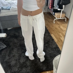 Only linnebyxor  - Skit snygga linnebyxor från Only, köpte dock för ett tag sen men har tyvärr inte blivit använda. Tryck inte på KÖP DIREKT utan skriv privat om du är intresserad av att köpa! 💛