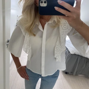 Blus - En av mina absoluta favoritblusar❤️ köpt på hm men för ganska länge sen så finna tyvärr inte kvar