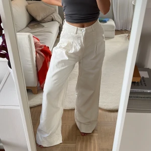 Ljusa (vida) jeans  - Vita ljusna från MONKI