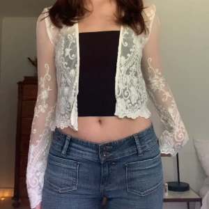 Spetskofta - Vit liten kofta i spets, vintage Vila! 🤎