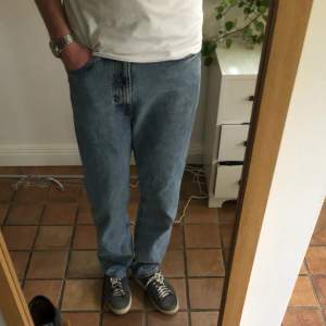 Weekday jeans i rak passform. Storlek 30/32. Riktigt bra skick