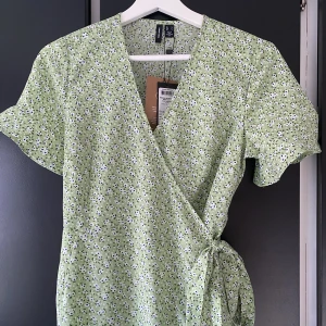 Klänning Vero Moda - Superfin klänning ifrån Vero Moda som jag aldrig använt. Nypris 349