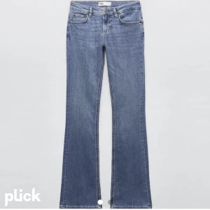 Zara low waist bootcut  - Säljer dessa helt nya zara jeansen som är low waist bootcut i storlek 34❤️kom privat för intresse❤️säljer då jag råkade beställa två i storleken💋