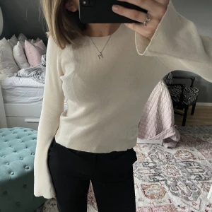 Topp - Fin topp med utsvängda ärmar💓