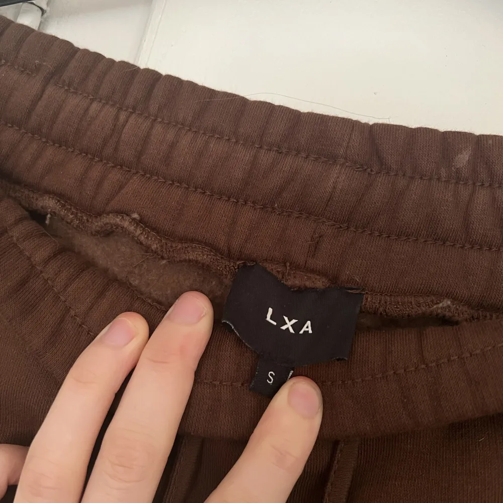 Bruna LXA byxor i storlek S. Jeans & Byxor.