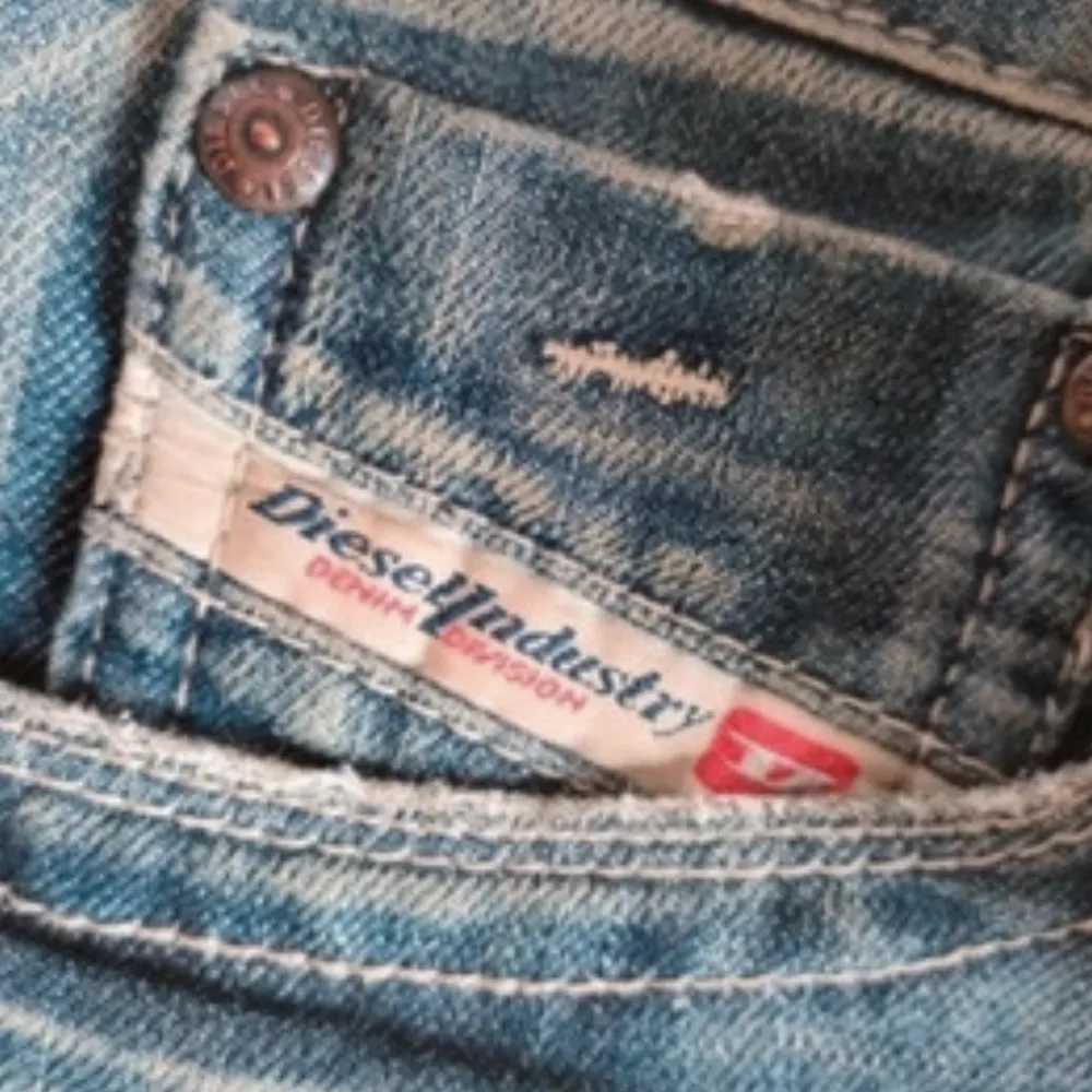 Ett par bootcut jeans från diesel! Skickar gärna fler bilder.. Jeans & Byxor.