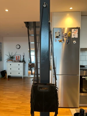 Maje väska  - Köptes för ca 1,5 år sedan och är knappt använd. Köpt i butik. 