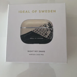 Airpodsfodral!! - Säljer mitt skit snygga airpodsfodral!! Nypris 300 kr