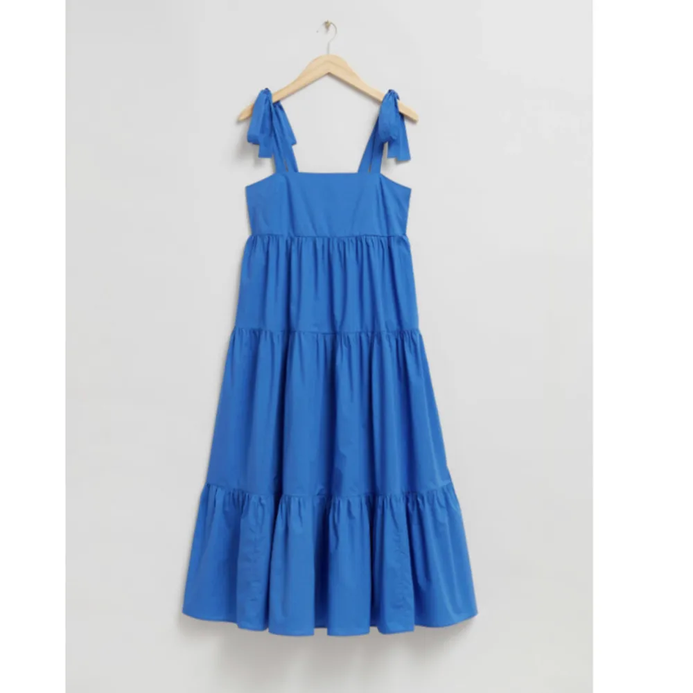 Nån som har denna klänning i storlek 36 och vill BYTA mot en 34 🫶 Jag säljer alltså inte klänningen utan endast byte.. Klänningar.