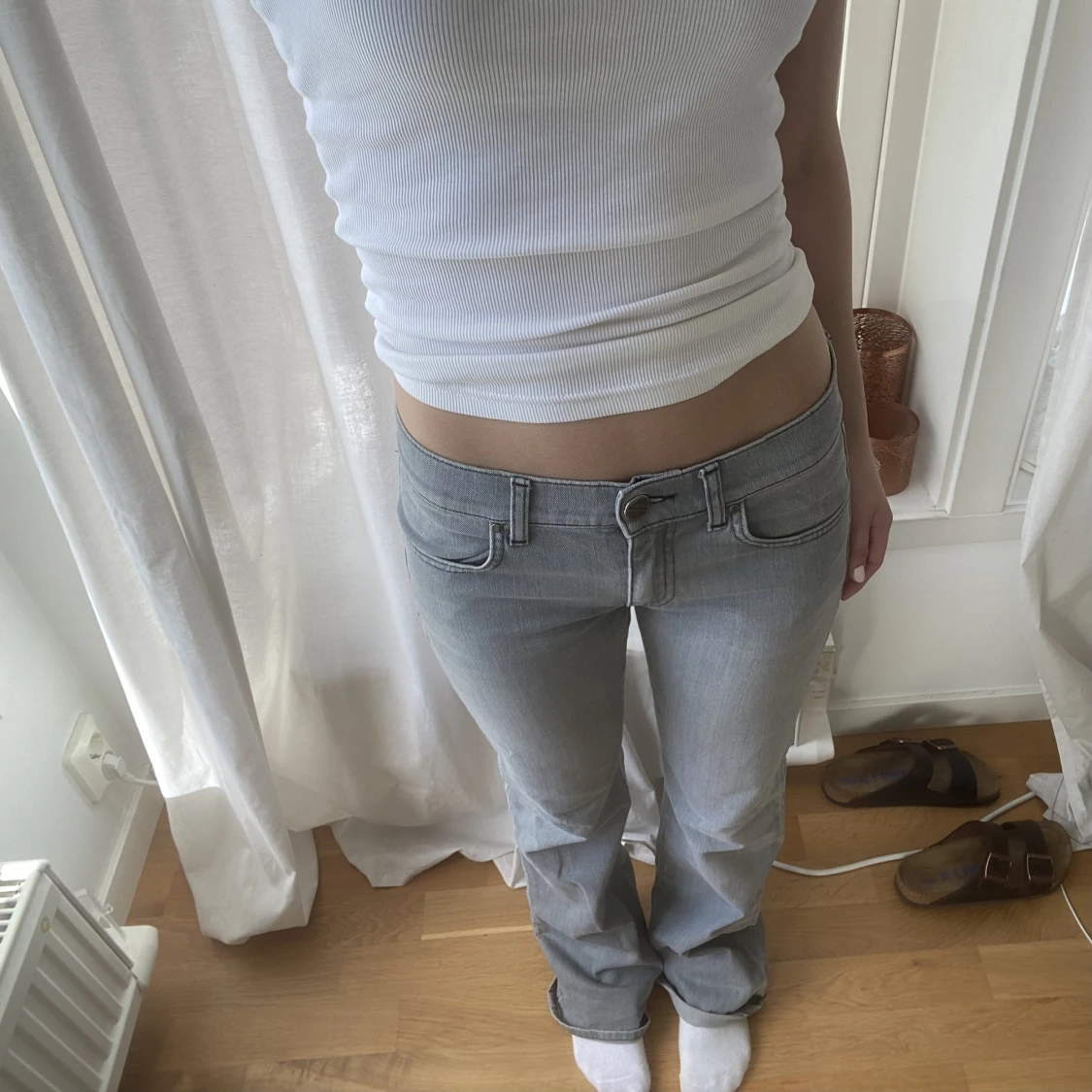 Grå jeans
