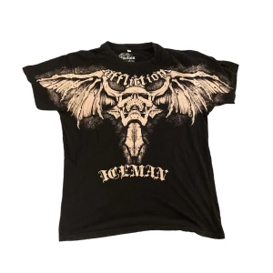 SJUK ICEMAN AFFLICTION 🥶 - sjuk jävla affliction iceman tee den e också rare selling cuz jag behöver pengar 😭😭😭 nästan aldrig använd så inga defekter 🤗🤗🤗😻😻😻🥶🥶🥶🥶🥶